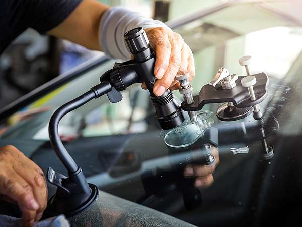 mechanic windshield repair